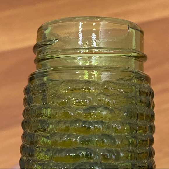 Vintage MCM Mid Century Modern Avocado Green Textured Glass Salt & Pepper Shaker - Picture 9 of 13